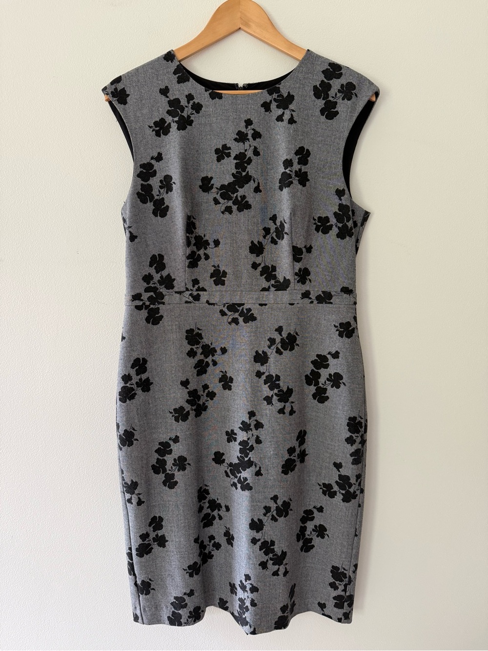 Ann Taylor Grey Black Floral Cap Sleeve Sheath Dress 10 Wedding Guest Cocktail - Picture 3 of 11